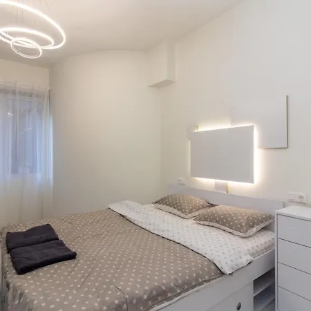 Degraf Stylish Downtown Gallery Апартаменты София