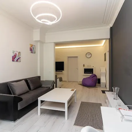 Degraf Stylish Downtown Gallery Apartman